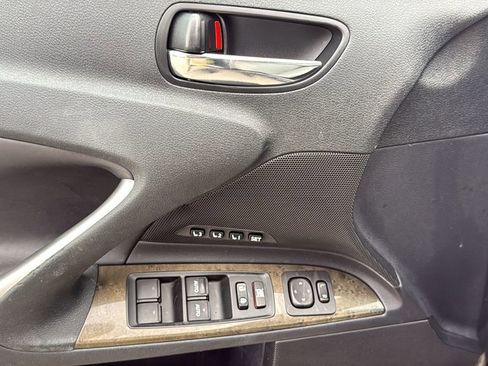 Used 2011 Lexus IS 250C w/ Luxury Pkg RWD image 13