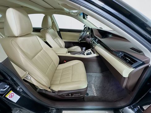 Used 2016 Lexus ES 350 w/ Luxury Package w/Wood Trim FWD image 28