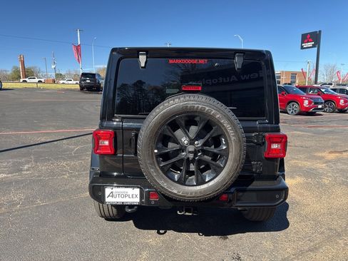 Used 2021 Jeep Wrangler Unlimited Sahara image 8