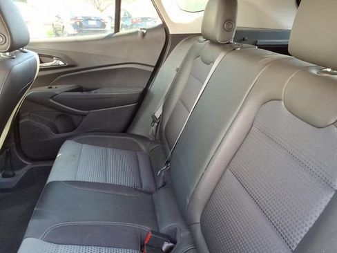 Used 2025 Chevrolet Trax LT FWD image 16
