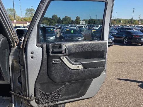 Used 2014 Jeep Wrangler Unlimited Sahara w/ Dual Top Group AWD/4WD image 16