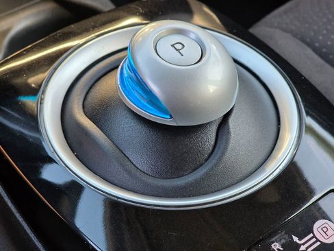 Used 2015 Nissan Leaf SV image 37