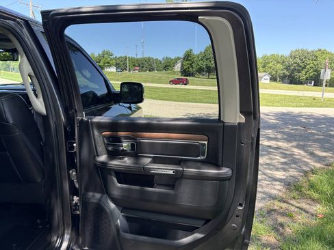 Used 2017 RAM 1500 Laramie w/ Convenience Group AWD/4WD image 31
