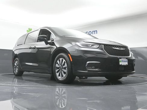Used 2025 Chrysler Pacifica Select FWD image 33