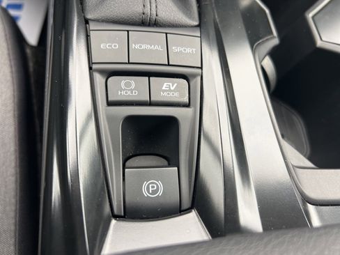 Used 2025 Toyota Camry LE image 40