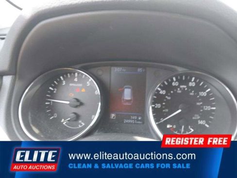 Used 2018 Nissan Rogue SV FWD image 14