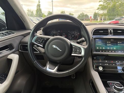Used 2019 Jaguar F-PACE Portfolio AWD/4WD image 8