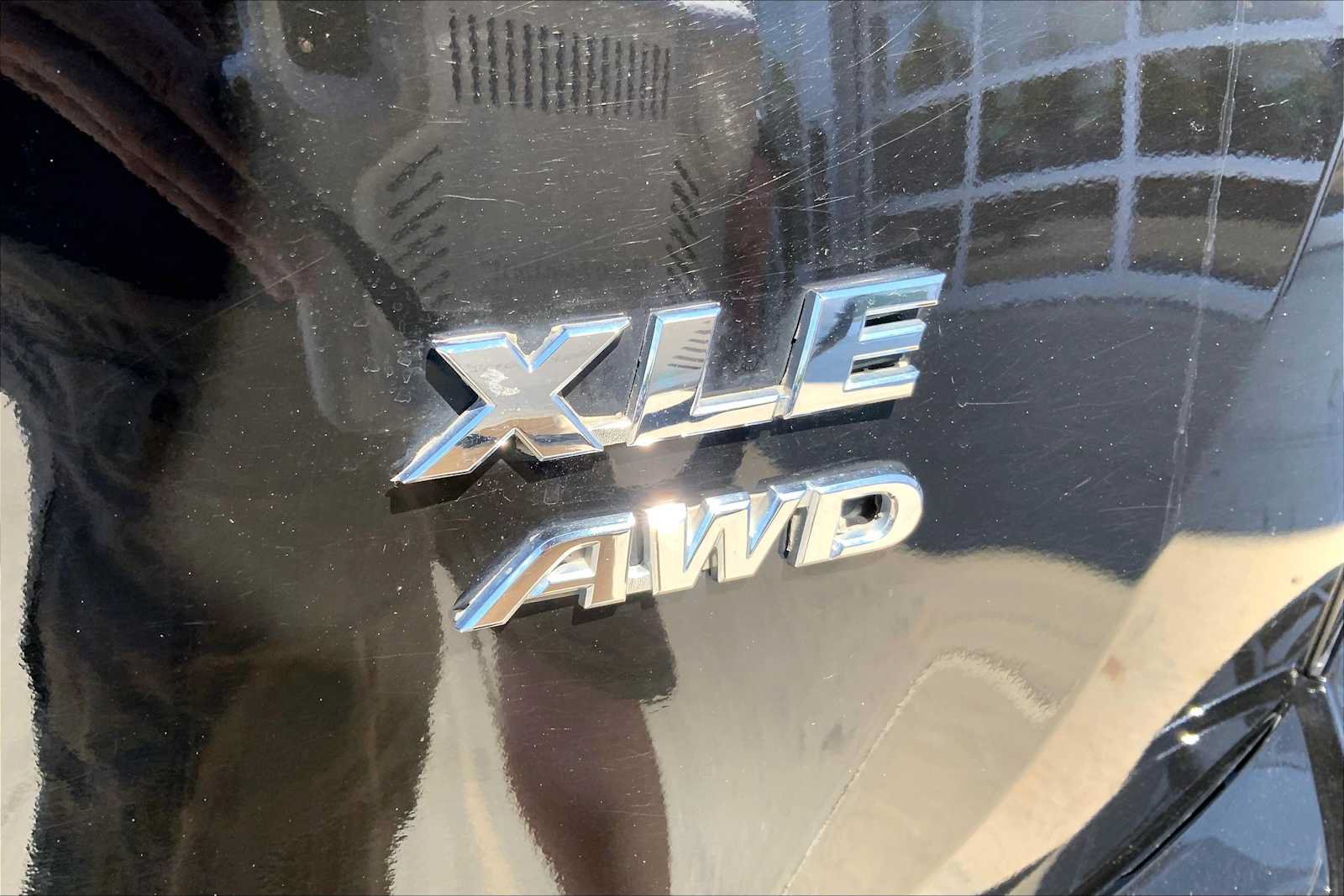 Used 2018 Toyota RAV4 XLE AWD/4WD image 8