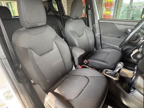 Used 2017 Jeep Renegade Latitude AWD/4WD image 26