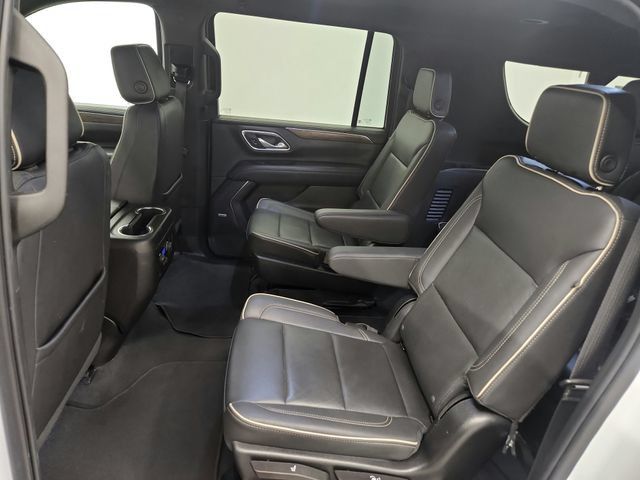 Used 2023 Chevrolet Suburban Premier RWD image 19