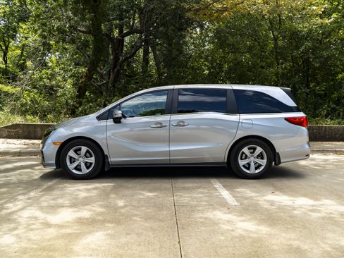 Used 2019 Honda Odyssey EX image 6