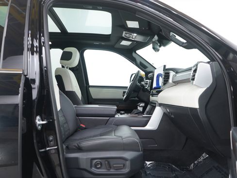 Used 2025 Toyota Sequoia Capstone image 10