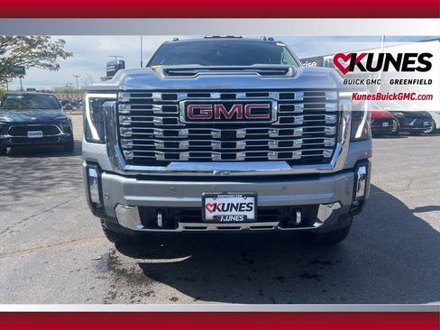 New 2026 GMC Sierra 2500 Denali w/ Denali Reserve Package AWD/4WD image 13
