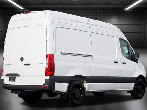 Used 2025 Mercedes-Benz Sprinter 2500 image 11