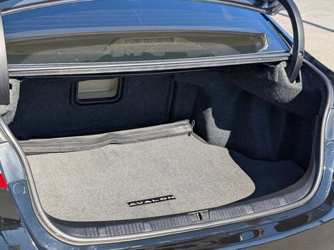 Used 2018 Toyota Avalon XLE image 9