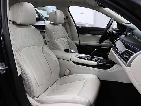 Used 2018 BMW 740i RWD image 12