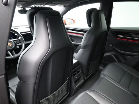 Certified 2025 Porsche Macan Electric image 10