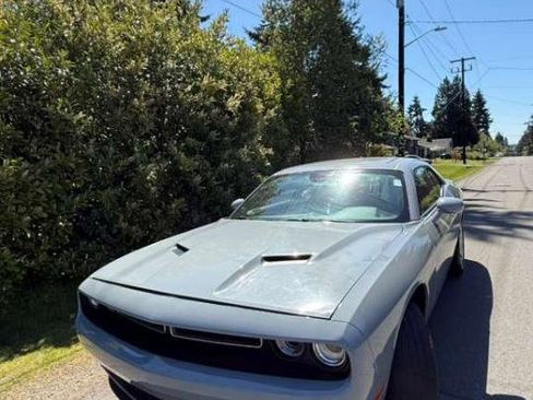 Used 2021 Dodge Challenger SXT RWD image 3