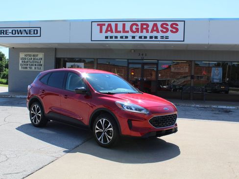 Used 2022 Ford Escape SE w/ SE Sport Appearance Package AWD/4WD image 1