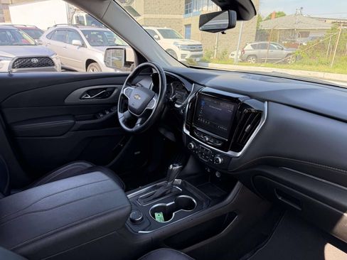 Used 2020 Chevrolet Traverse LT w/ LT Premium Package AWD/4WD image 11