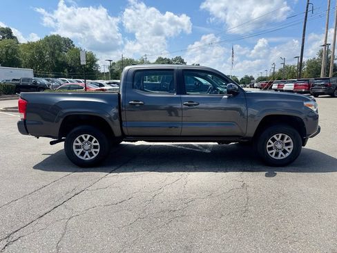 Used 2017 Toyota Tacoma SR w/ Tow Package AWD/4WD image 7
