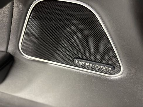 Used 2017 Maserati Levante w/ Luxury Package image 15