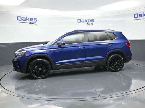 Used 2022 Volkswagen Taos SE image 5