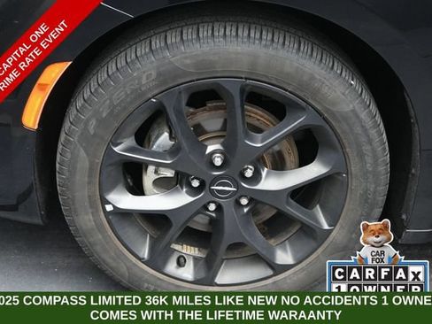 Used 2025 Chrysler Pacifica Limited FWD image 39
