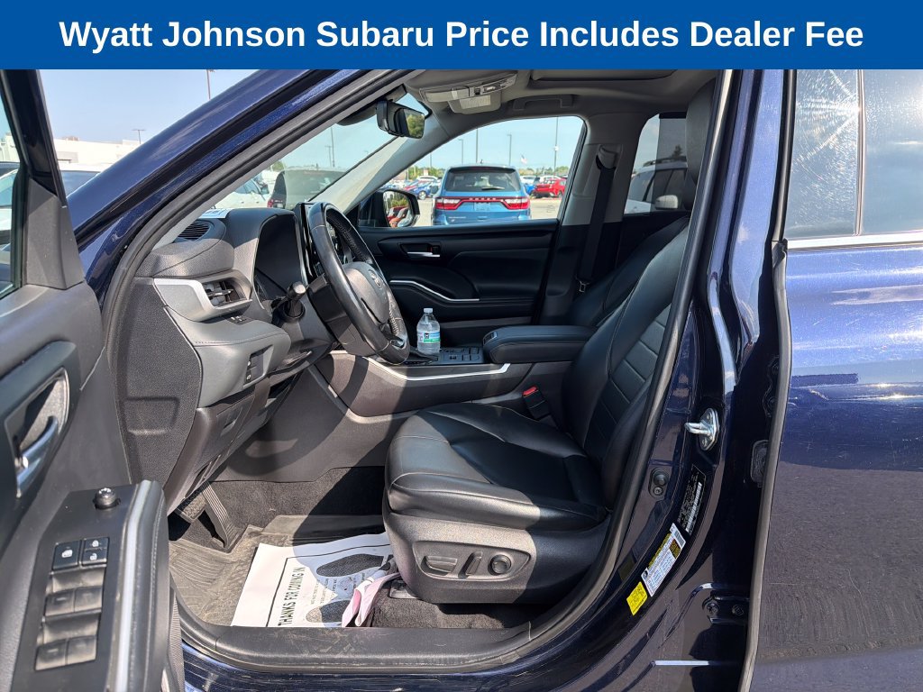 Used 2021 Toyota Highlander XLE AWD/4WD image 20