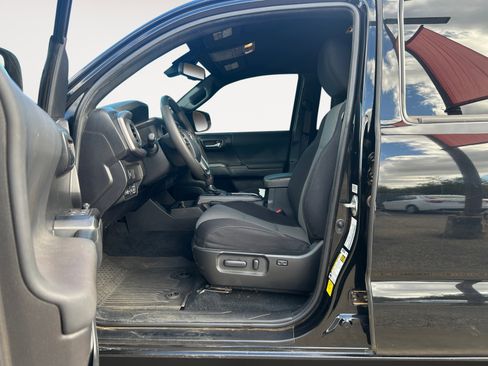 Used 2023 Toyota Tacoma TRD Sport w/ Black Out Package (TMS) image 21