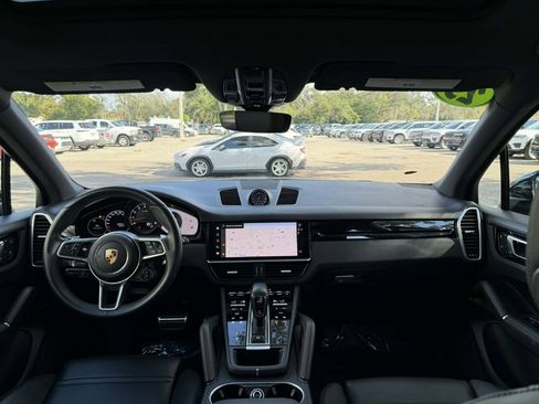Used 2023 Porsche Cayenne S image 33