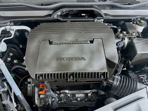 Used 2023 Honda Pilot LX image 32