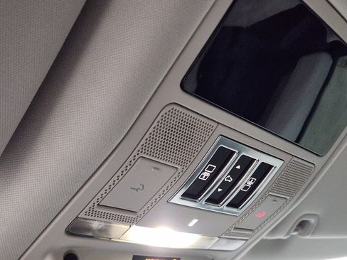 Certified 2025 Land Rover Discovery Dynamic SE image 29