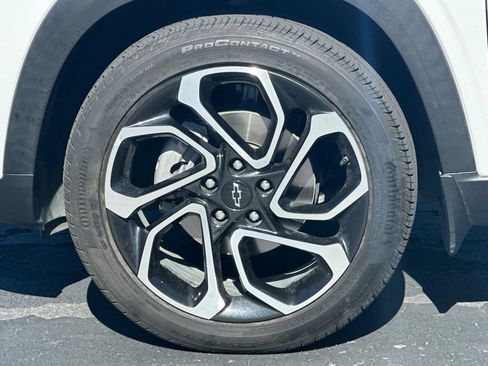 Used 2024 Chevrolet Trax RS w/ Sunroof Package FWD image 42