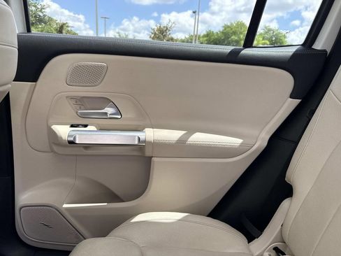 Used 2021 Mercedes-Benz GLB 250 4MATIC image 19