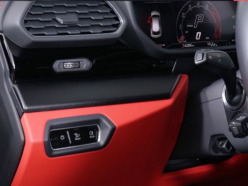 Used 2024 Lamborghini Urus S image 35