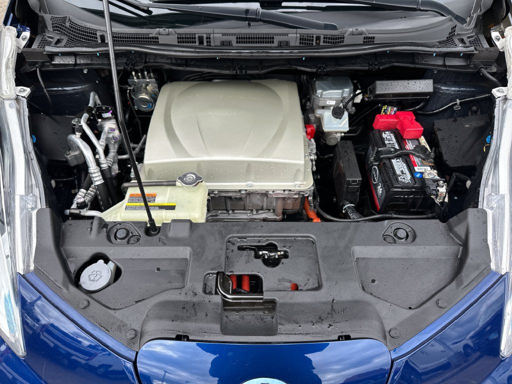 Used 2017 Nissan Leaf SV FWD image 10