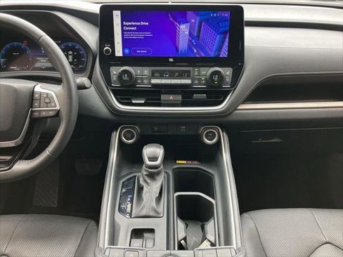 Certified 2024 Toyota Grand Highlander FWD image 18
