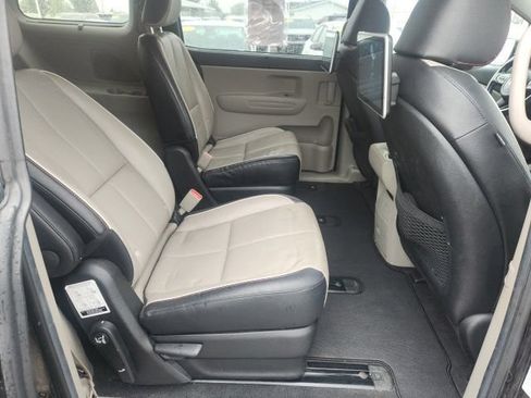 Used 2021 Kia Sedona EX FWD image 15