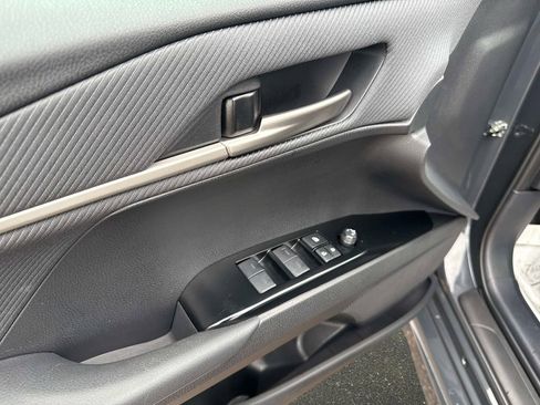 Used 2025 Toyota Camry SE image 18