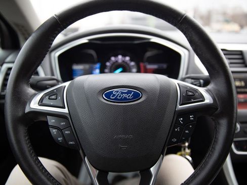 Used 2016 Ford Fusion SE image 11