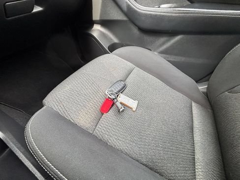 Used 2025 Nissan Rogue SV FWD image 26