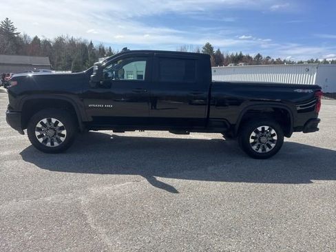 Used 2025 Chevrolet Silverado 2500 Custom w/ Custom Value Package AWD/4WD image 3