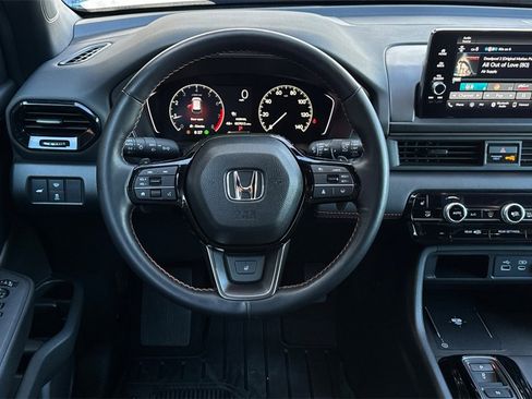 Used 2025 Honda Pilot TrailSport image 16