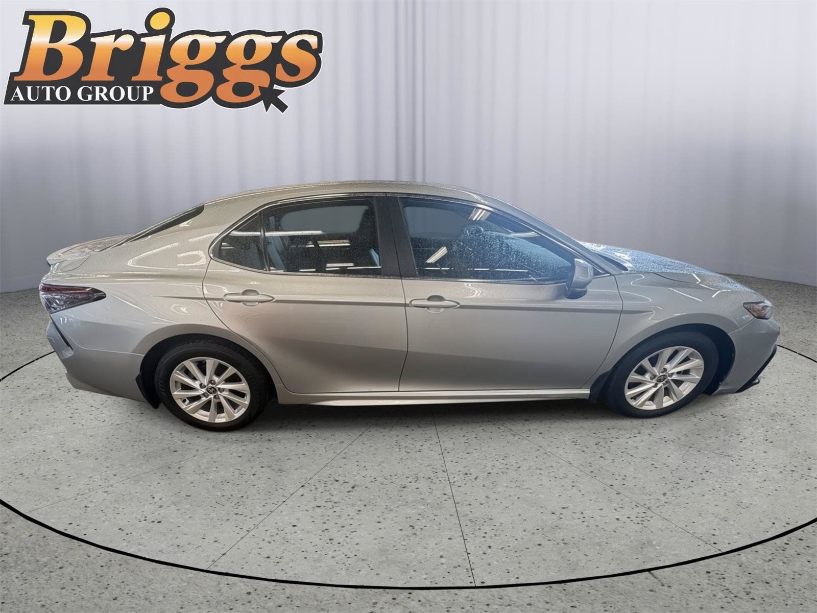 Used 2024 Toyota Camry SE FWD image 4