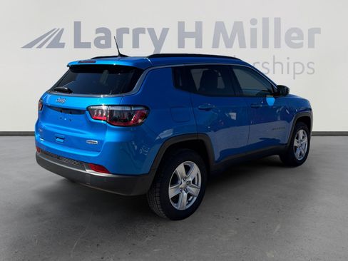 Used 2022 Jeep Compass Latitude w/ Sun and Sound Group AWD/4WD image 5