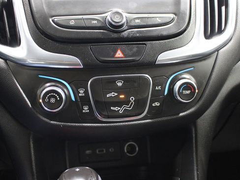 Used 2021 Chevrolet Equinox LT w/ LPO, Cargo Package AWD/4WD image 16
