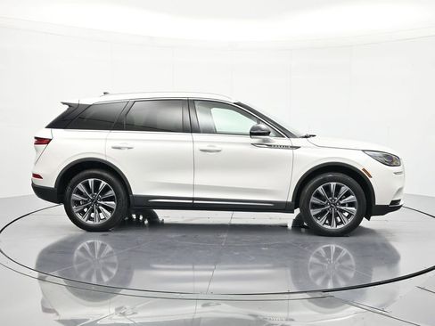 Used 2022 Lincoln Corsair Reserve w/ Elements Package FWD image 4