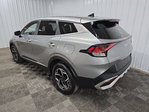 Used 2023 Kia Sportage LX image 9