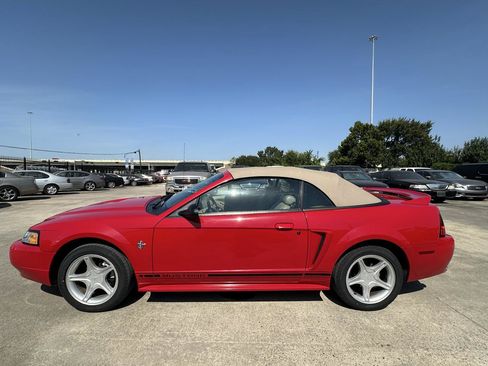 Used 1999 Ford Mustang GT RWD image 2